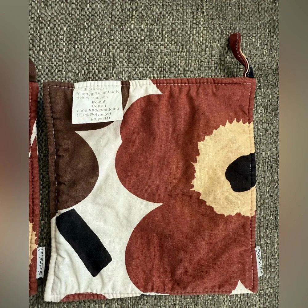 Marimekko Pieni Unikko Pair of Potholders #fallvibes - Picture 4 of 5